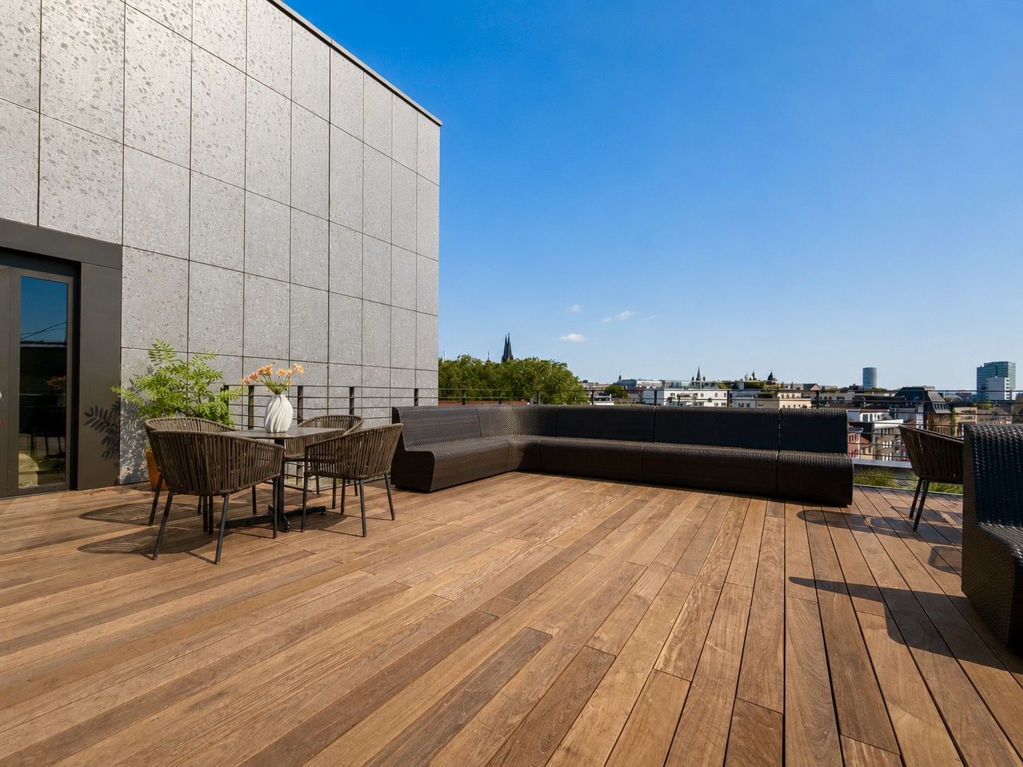 Dachterrasse WORKERY mit Blick über Köln Altstadt-Süd