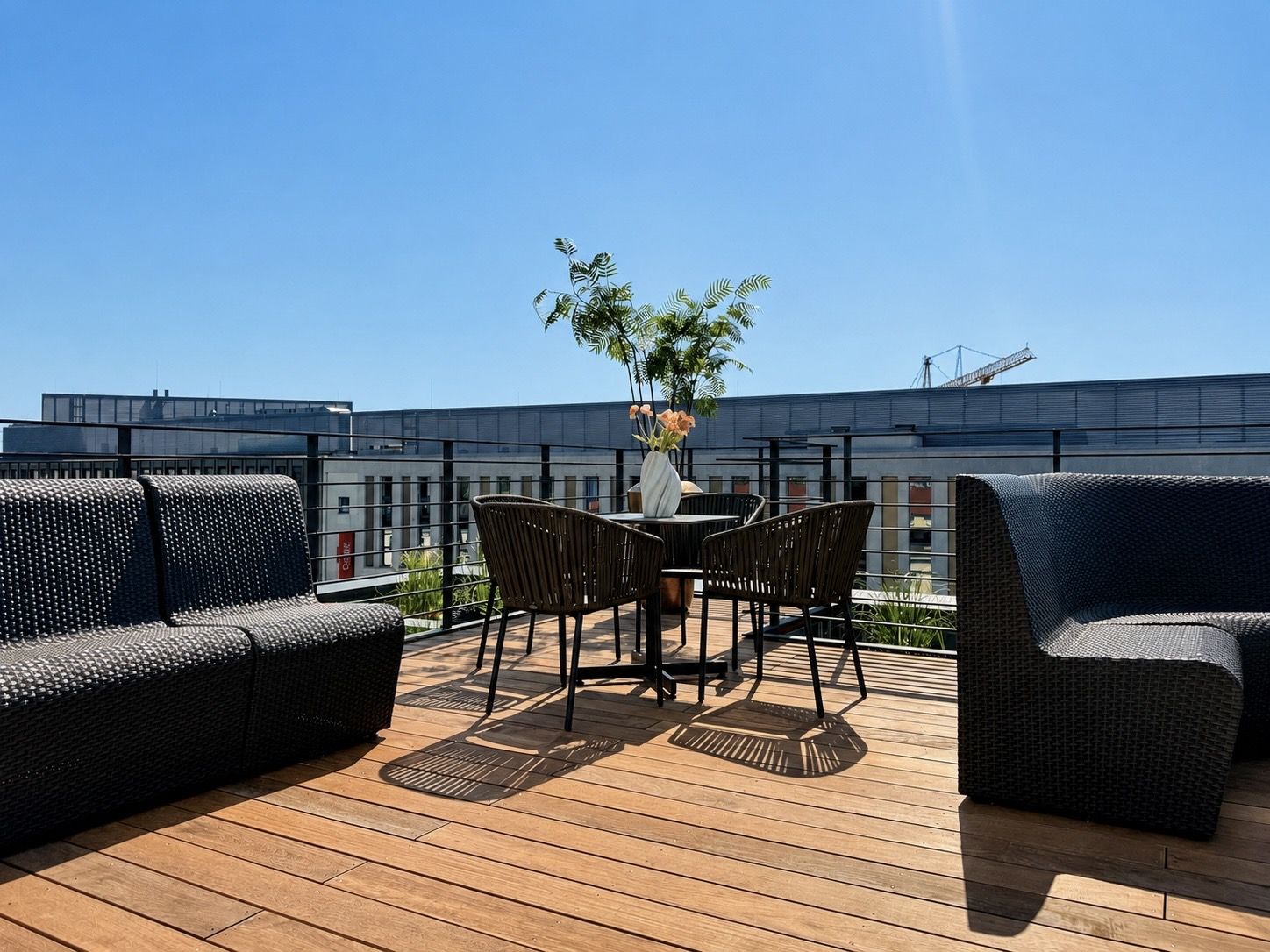 Dachterrasse WORKERY über den Dächern von Köln